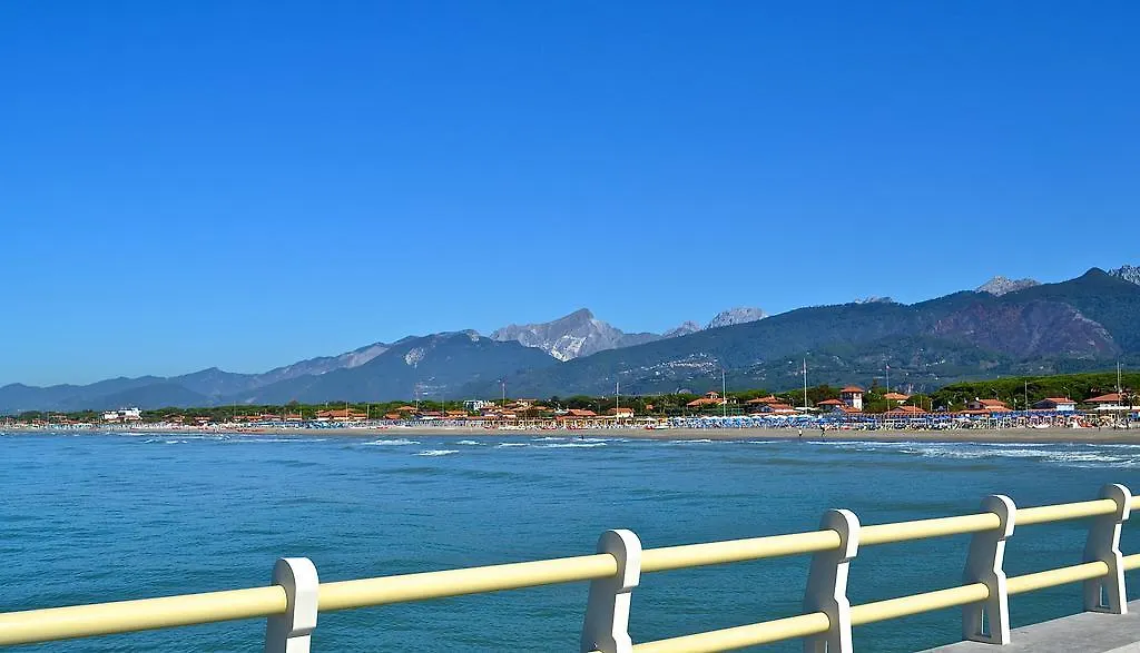 Hotel Villa Fiorisella Marina di Massa 3*,