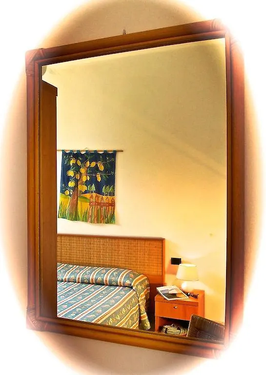 Hotel Villa Fiorisella Marina di Massa 3*,