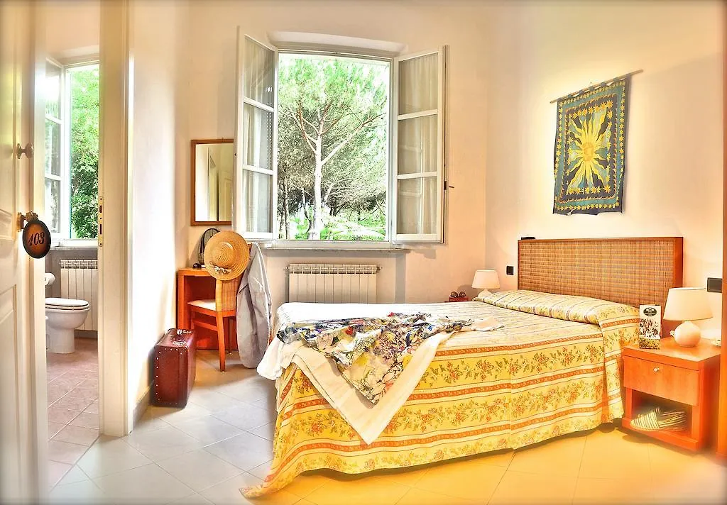 Hotel Villa Fiorisella Marina di Massa 3*,