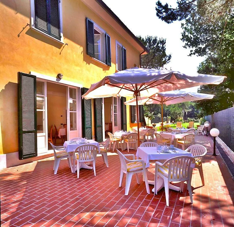 Hotel Villa Fiorisella Marina di Massa 3*,  Italy