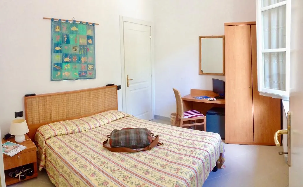 Hotel Villa Fiorisella Marina di Massa 3*,  Italy